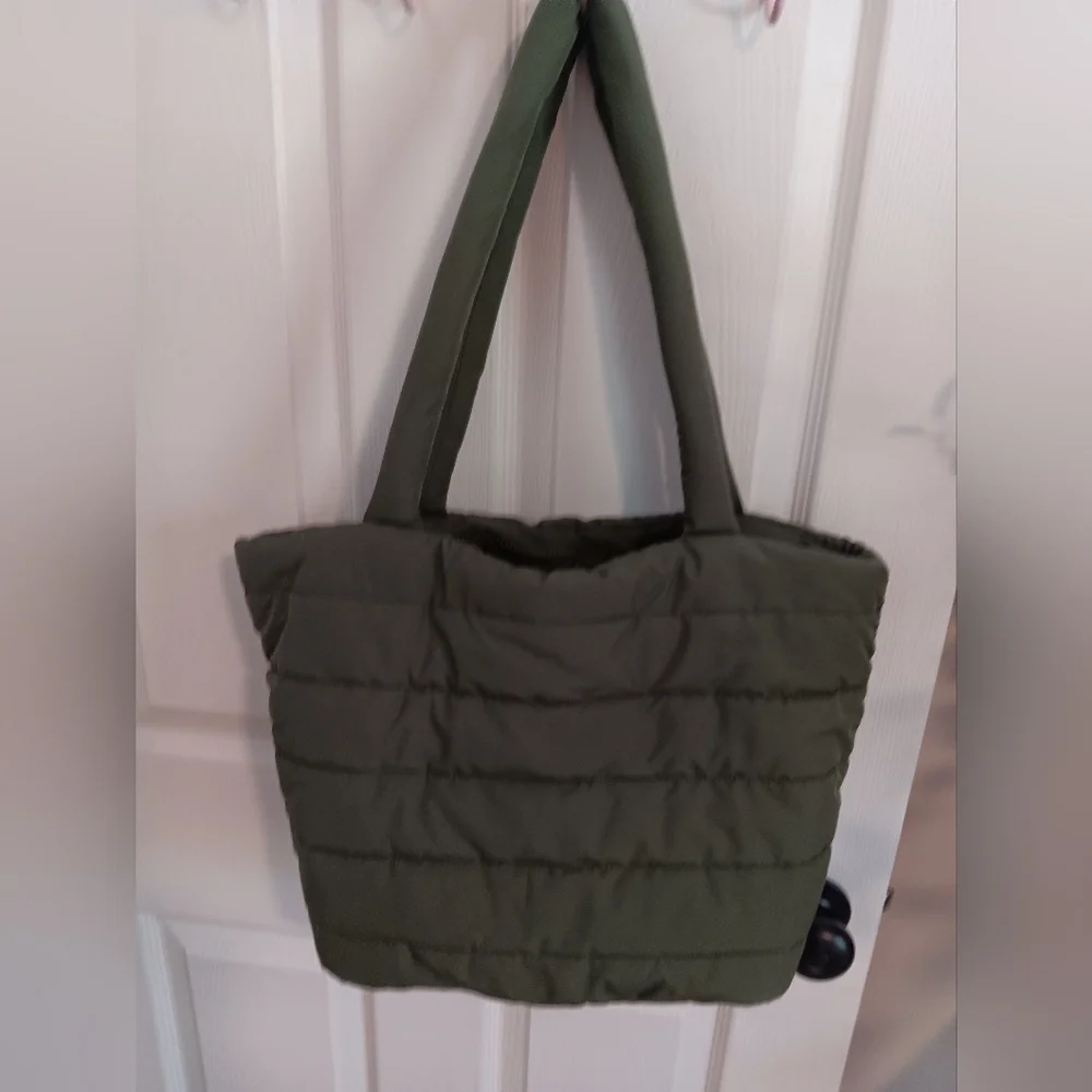 BearPaw Quilted Forest Green Puffer Tote Bag. - Picture 2 of 7